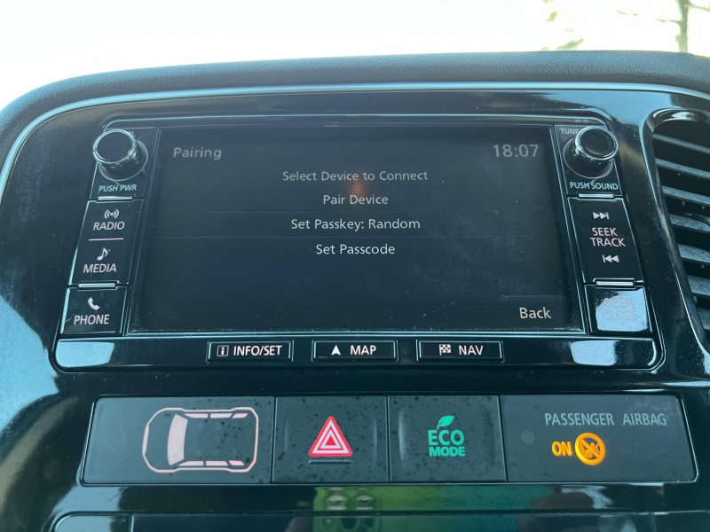 MITSUBISHI OUTLANDER
