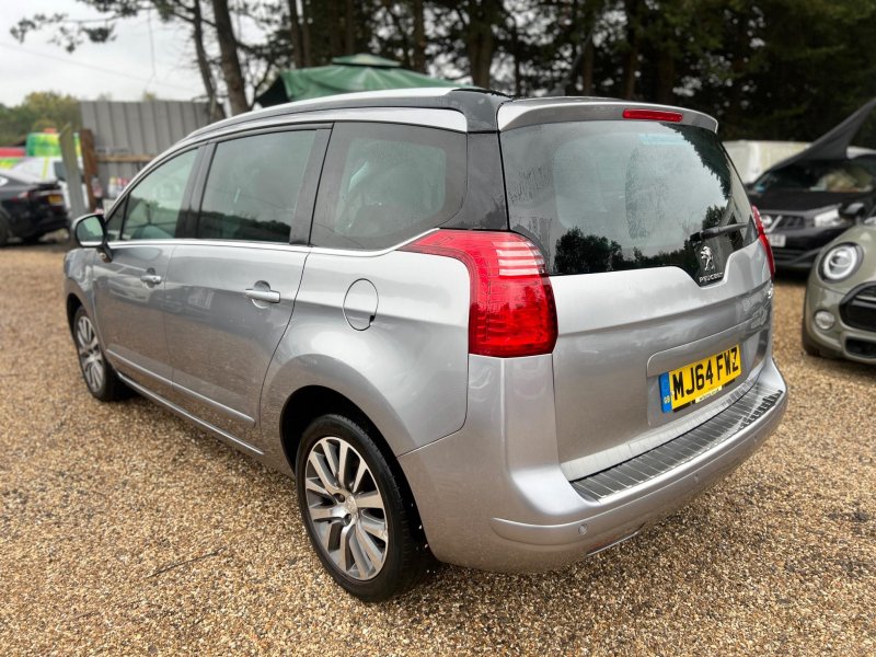 PEUGEOT 5008