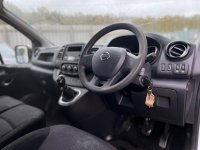 NISSAN NV300