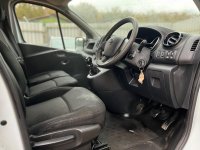 NISSAN NV300