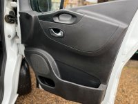 NISSAN NV300