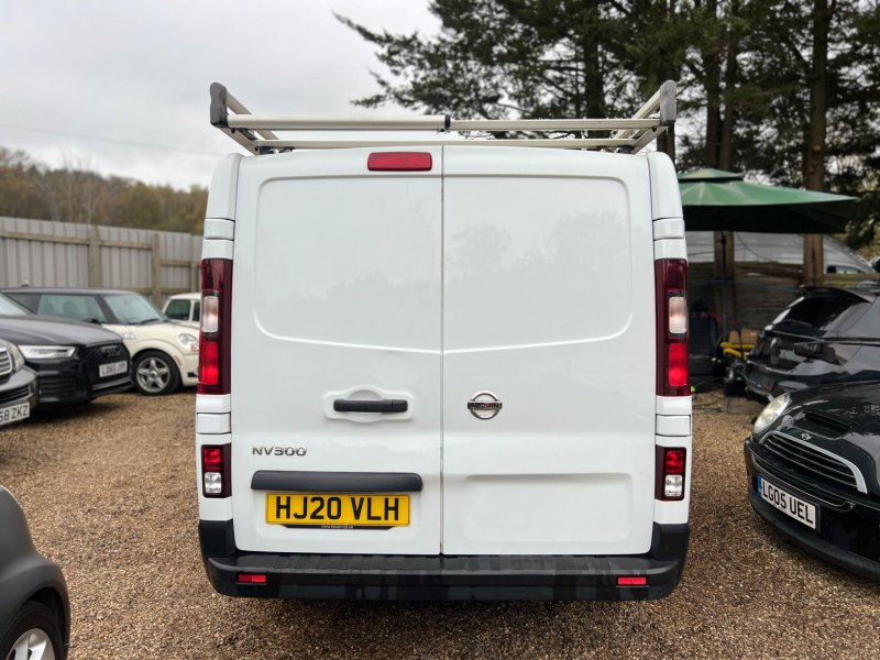 NISSAN NV300