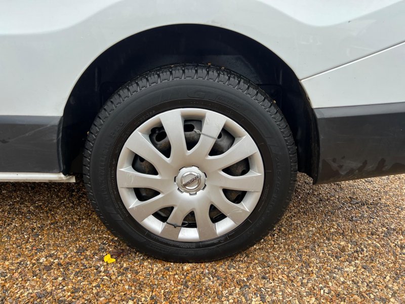 NISSAN NV300