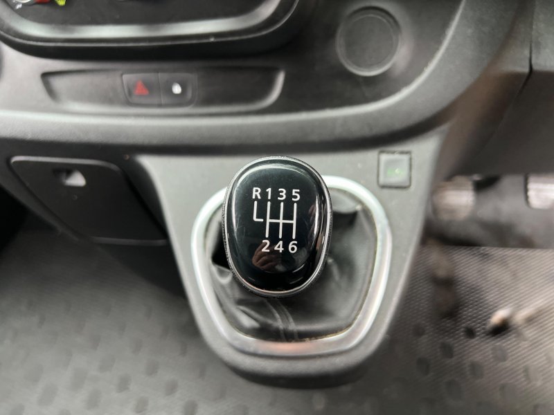 NISSAN NV300
