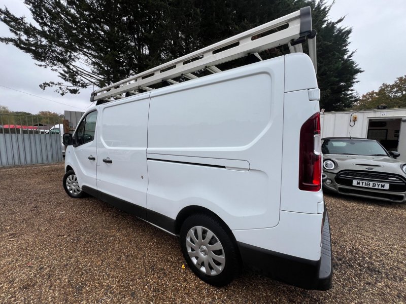 NISSAN NV300