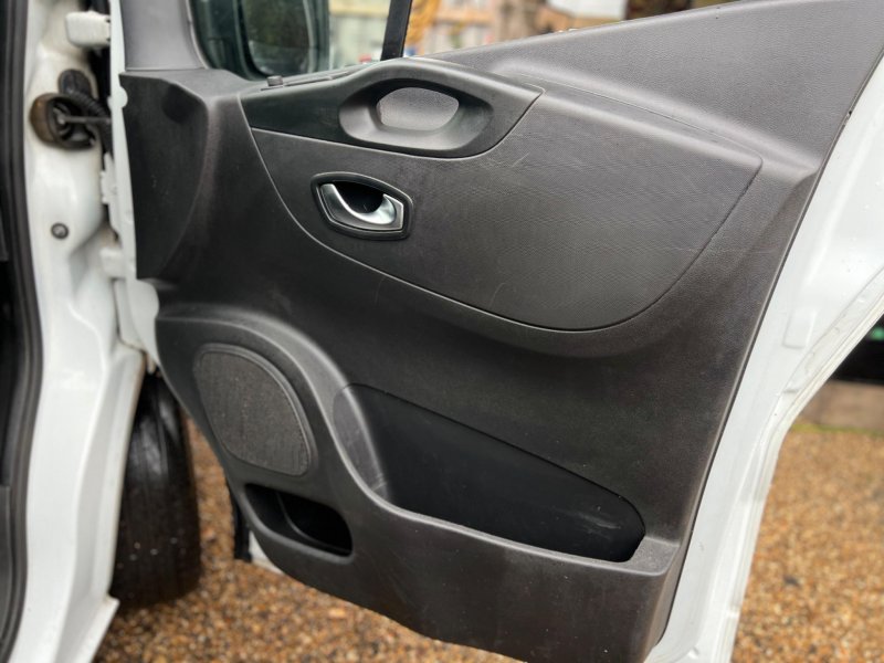 NISSAN NV300