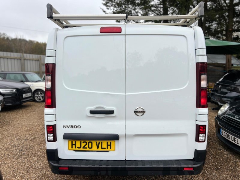 NISSAN NV300
