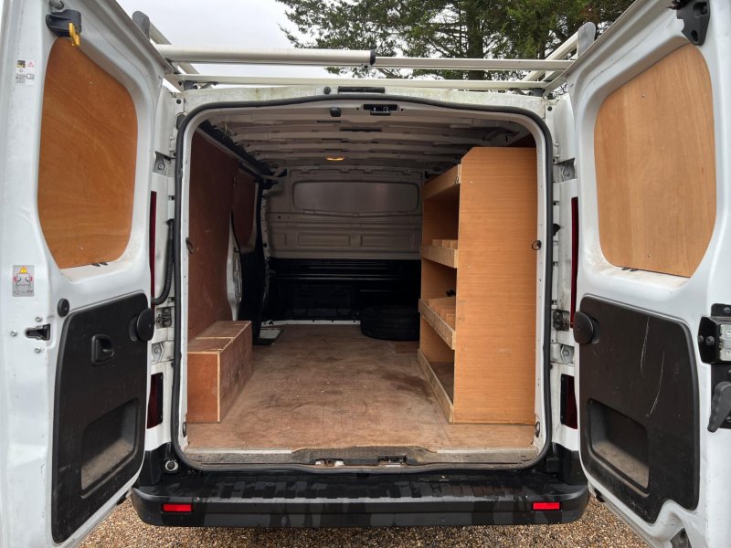 NISSAN NV300