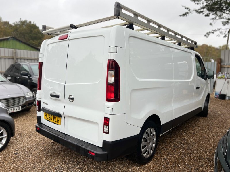 NISSAN NV300