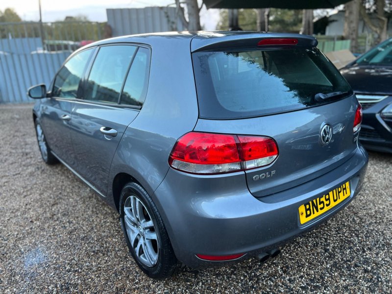 VOLKSWAGEN GOLF