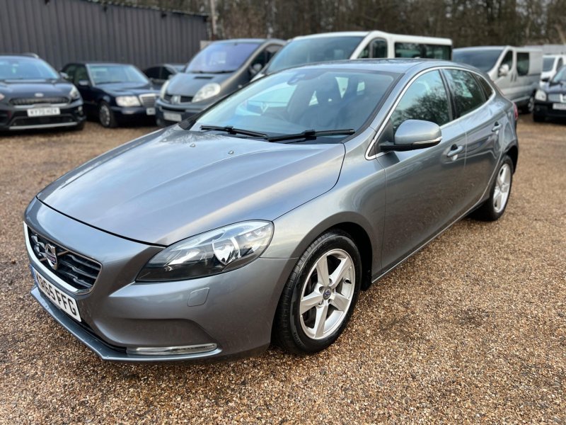 VOLVO V40