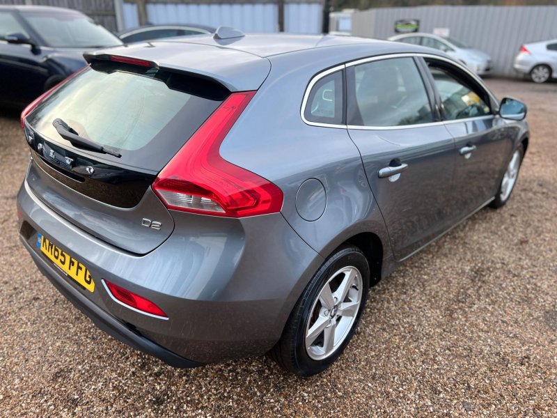 VOLVO V40