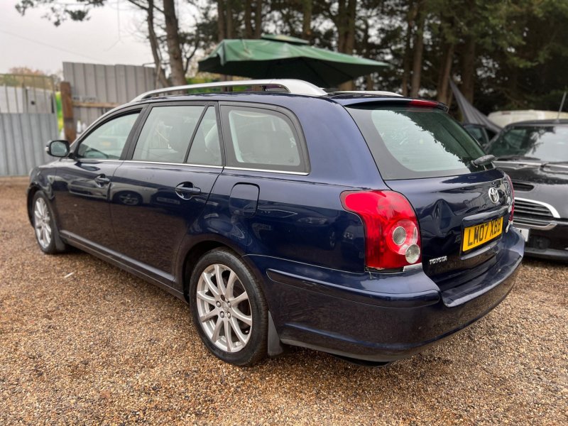 TOYOTA AVENSIS