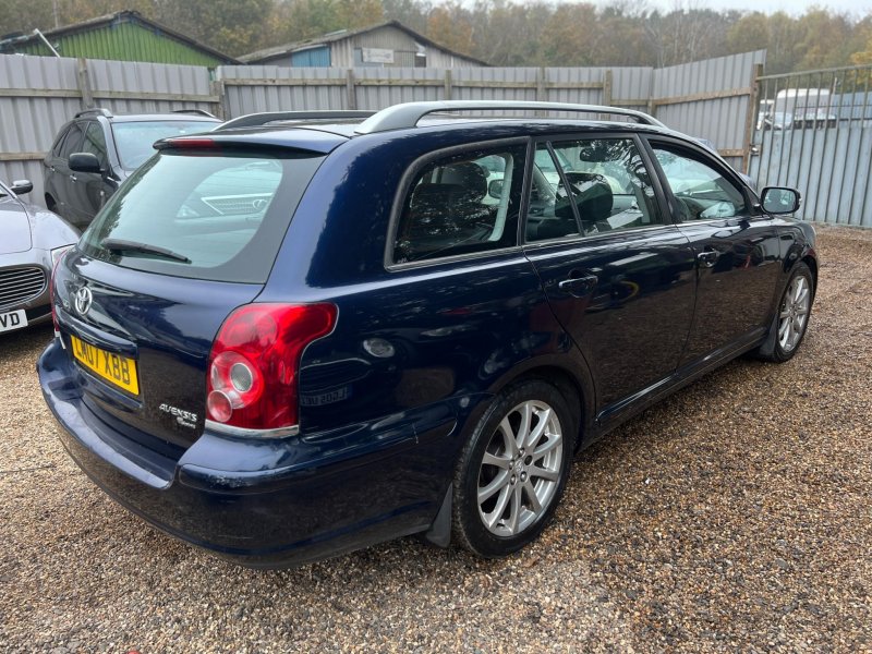 TOYOTA AVENSIS