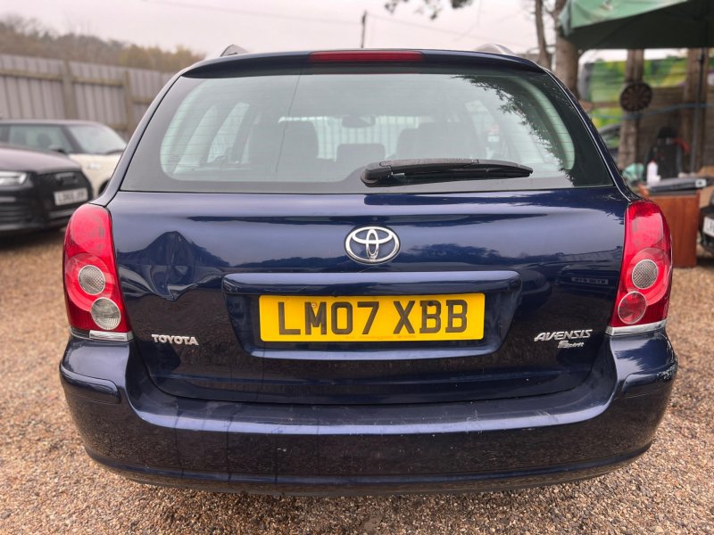 TOYOTA AVENSIS
