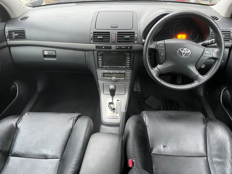 TOYOTA AVENSIS