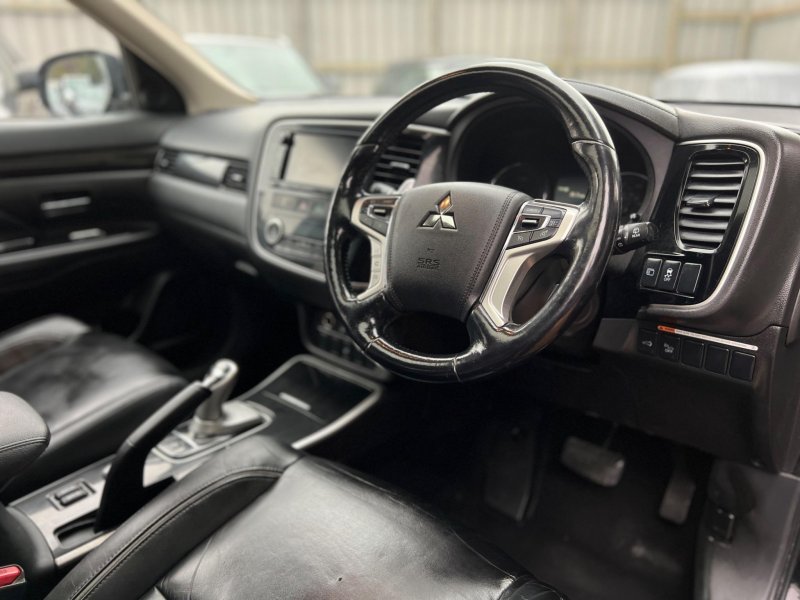 MITSUBISHI OUTLANDER