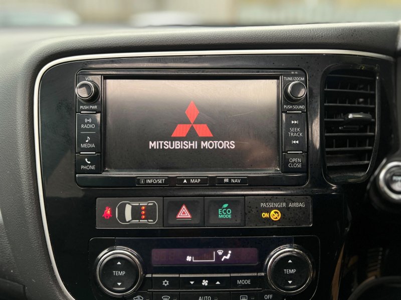 MITSUBISHI OUTLANDER