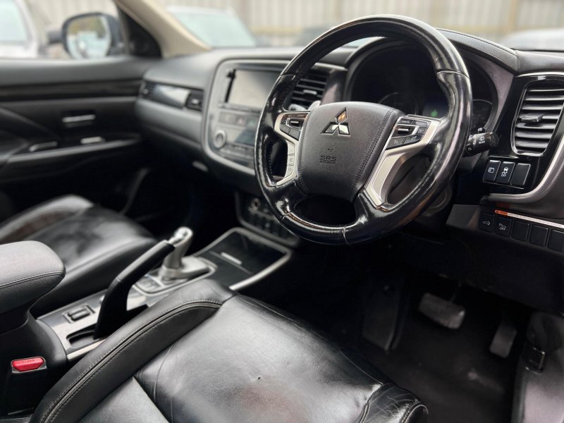 MITSUBISHI OUTLANDER