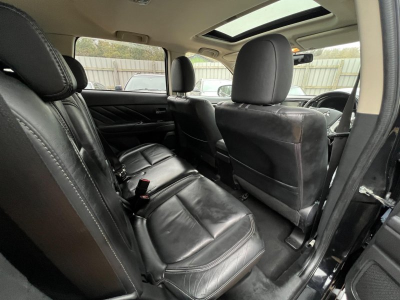 MITSUBISHI OUTLANDER