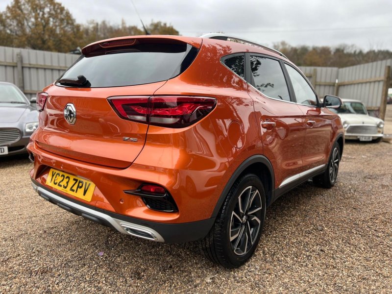 MG ZS