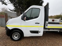NISSAN NV400