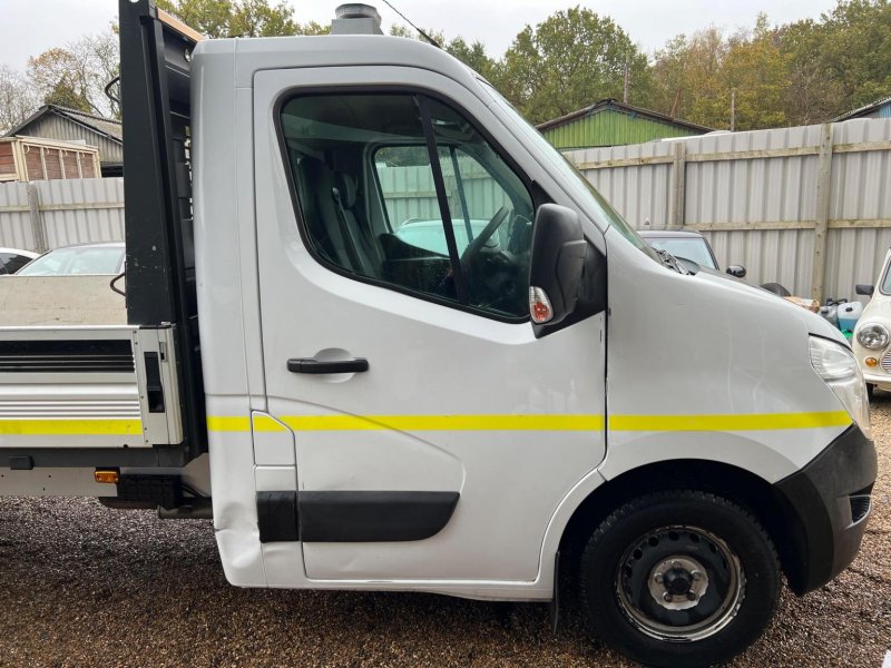 NISSAN NV400