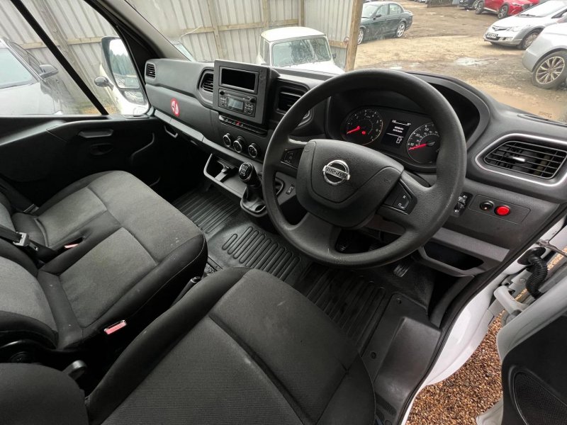 NISSAN NV400