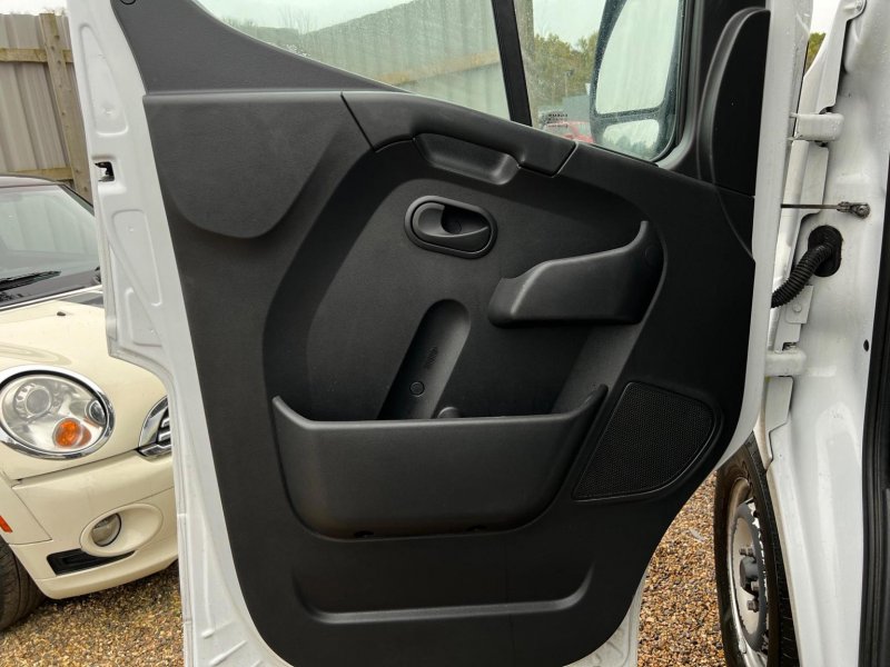 NISSAN NV400