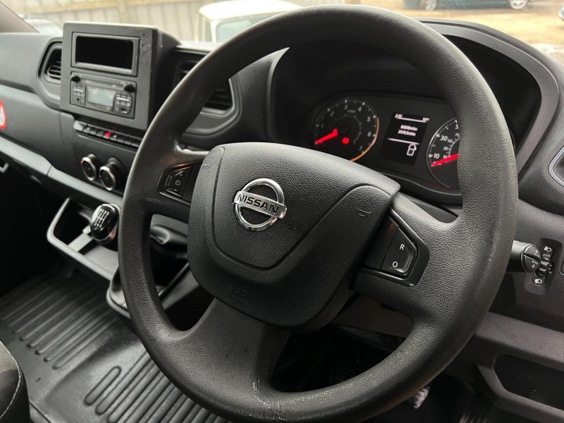 NISSAN NV400