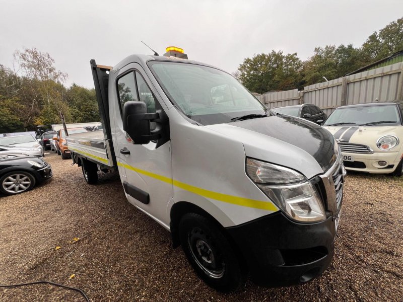 NISSAN NV400