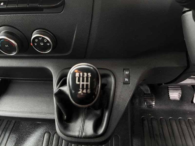 NISSAN NV400