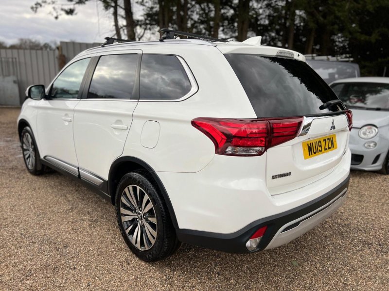 MITSUBISHI OUTLANDER